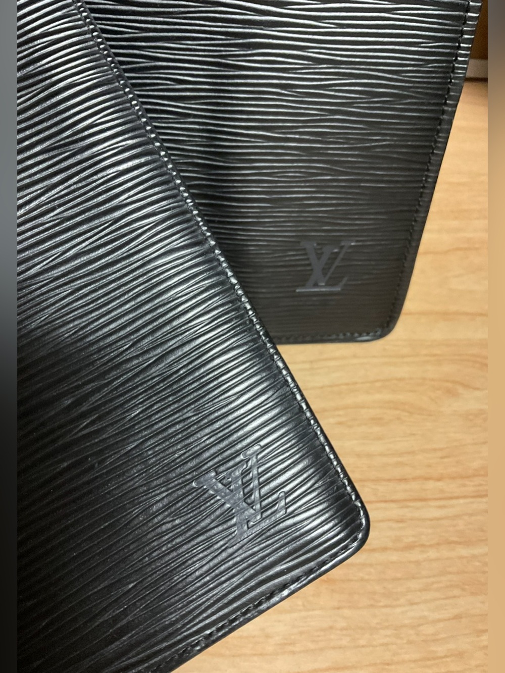 ✅LOUIS VUITTON Black Epi Leather Bag
AUTHENTIC SET - Picture 12 of 16